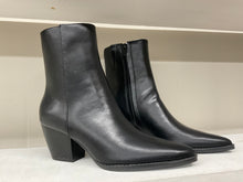 Load image into Gallery viewer, Uma Boots
