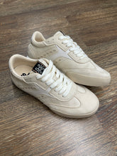 Load image into Gallery viewer, Raven Sneakers

