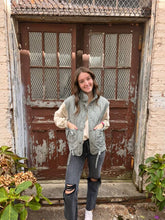 Load image into Gallery viewer, Quilted Bows Puffer Vest
