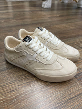 Load image into Gallery viewer, Raven Sneakers

