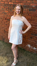 Load image into Gallery viewer, White Strappless Dress
