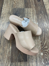 Load image into Gallery viewer, Kristie Heels
